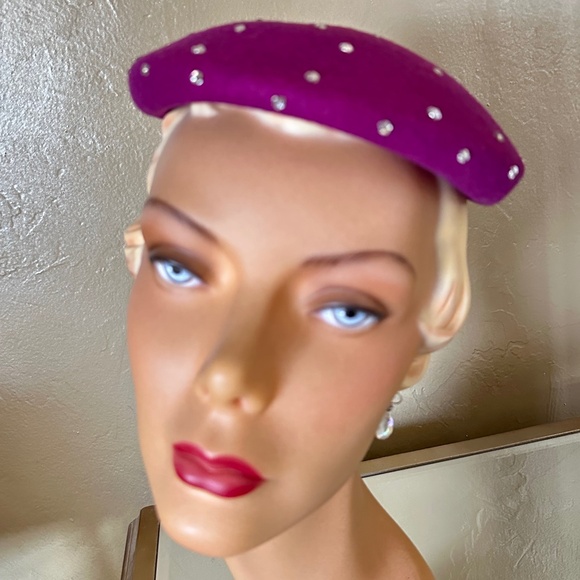 ATTRACTIVE VINTAGE PURPLE FELT CAP SPRINKLED WITH RHINESTONES